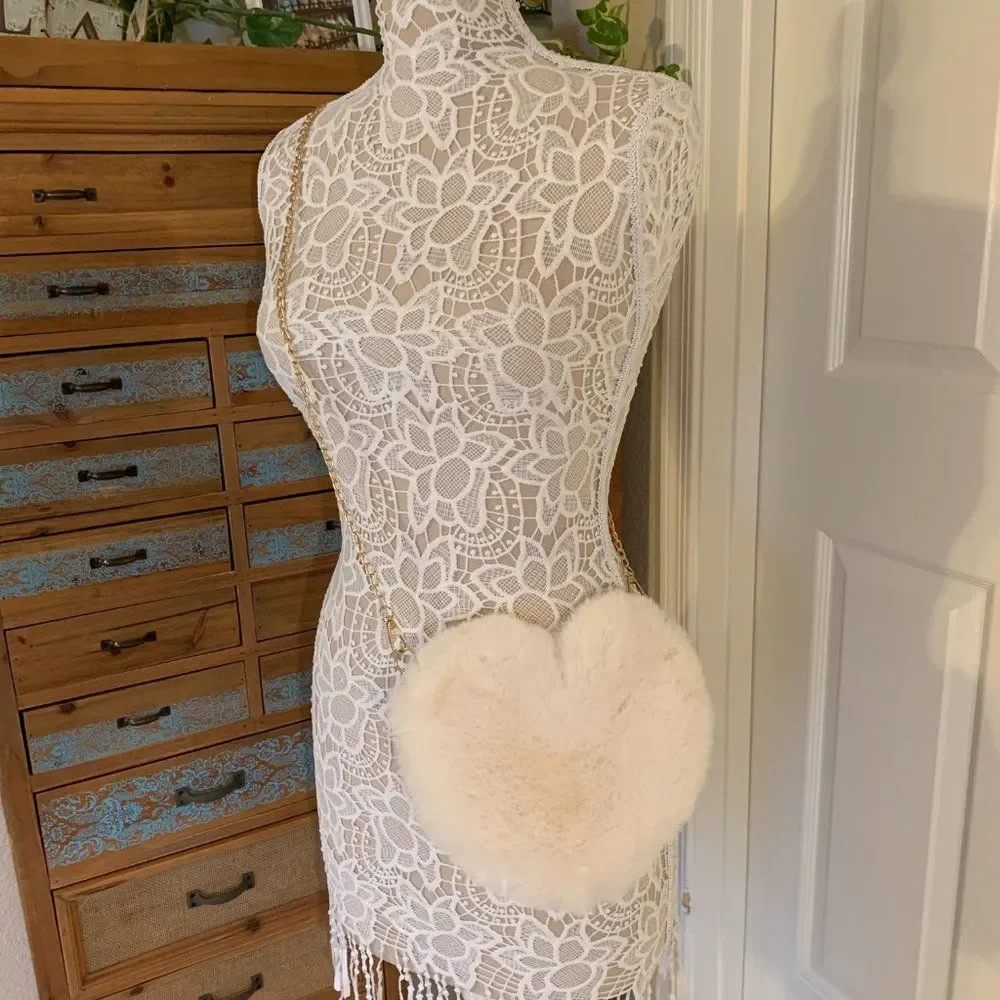 Heart Shaped Faux Fur Crossbody Bag - White - NWT - Picture 1 of 10